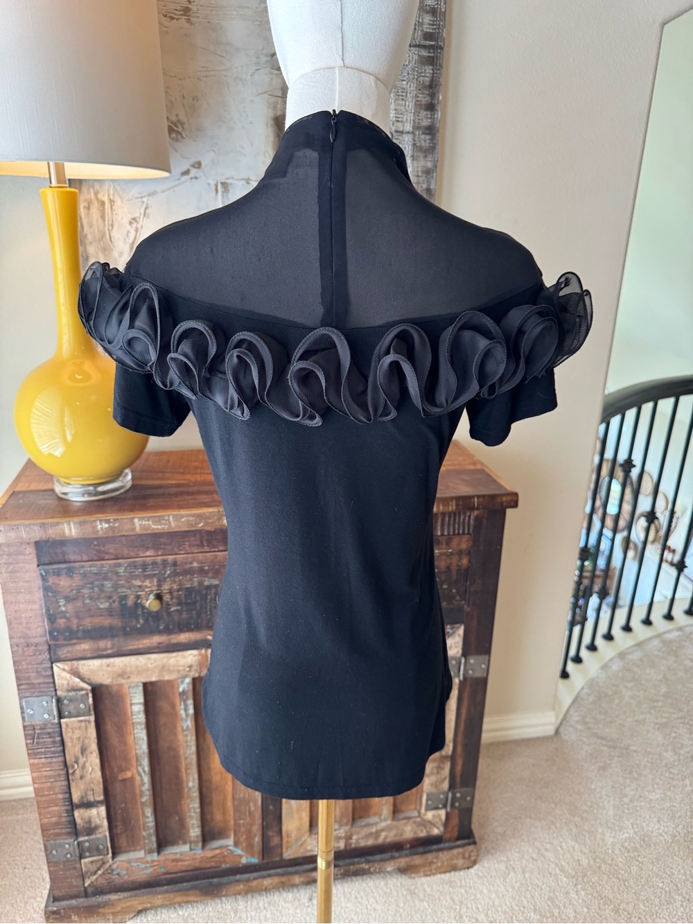 Black Garcia sheer and ruffled top- size M - Picture 5 of 8